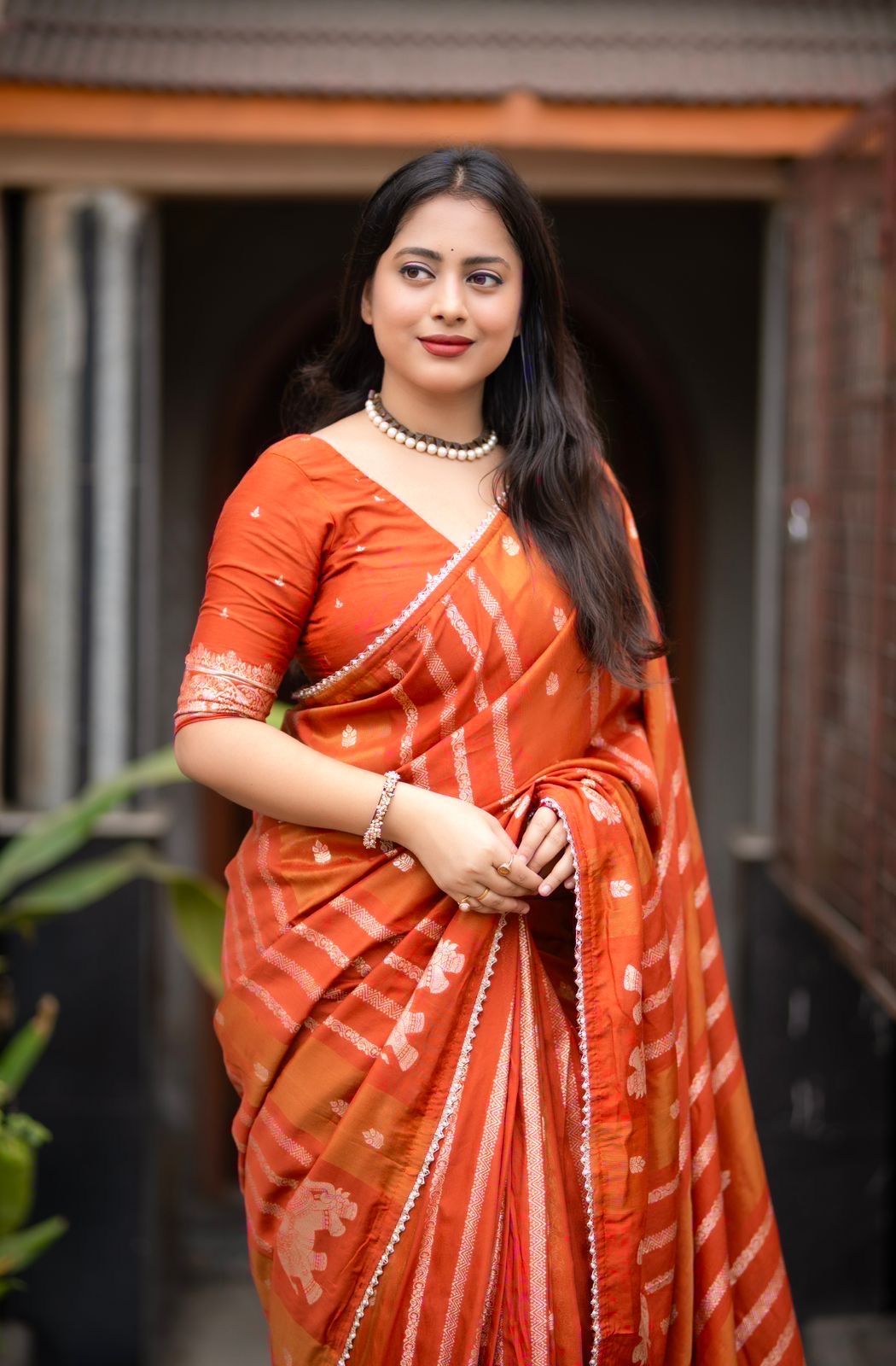 Rajsi Sunehri Saree
