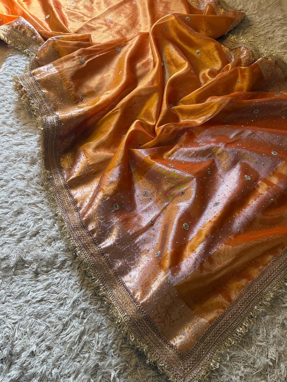 Sunehri Riwaayat Saree