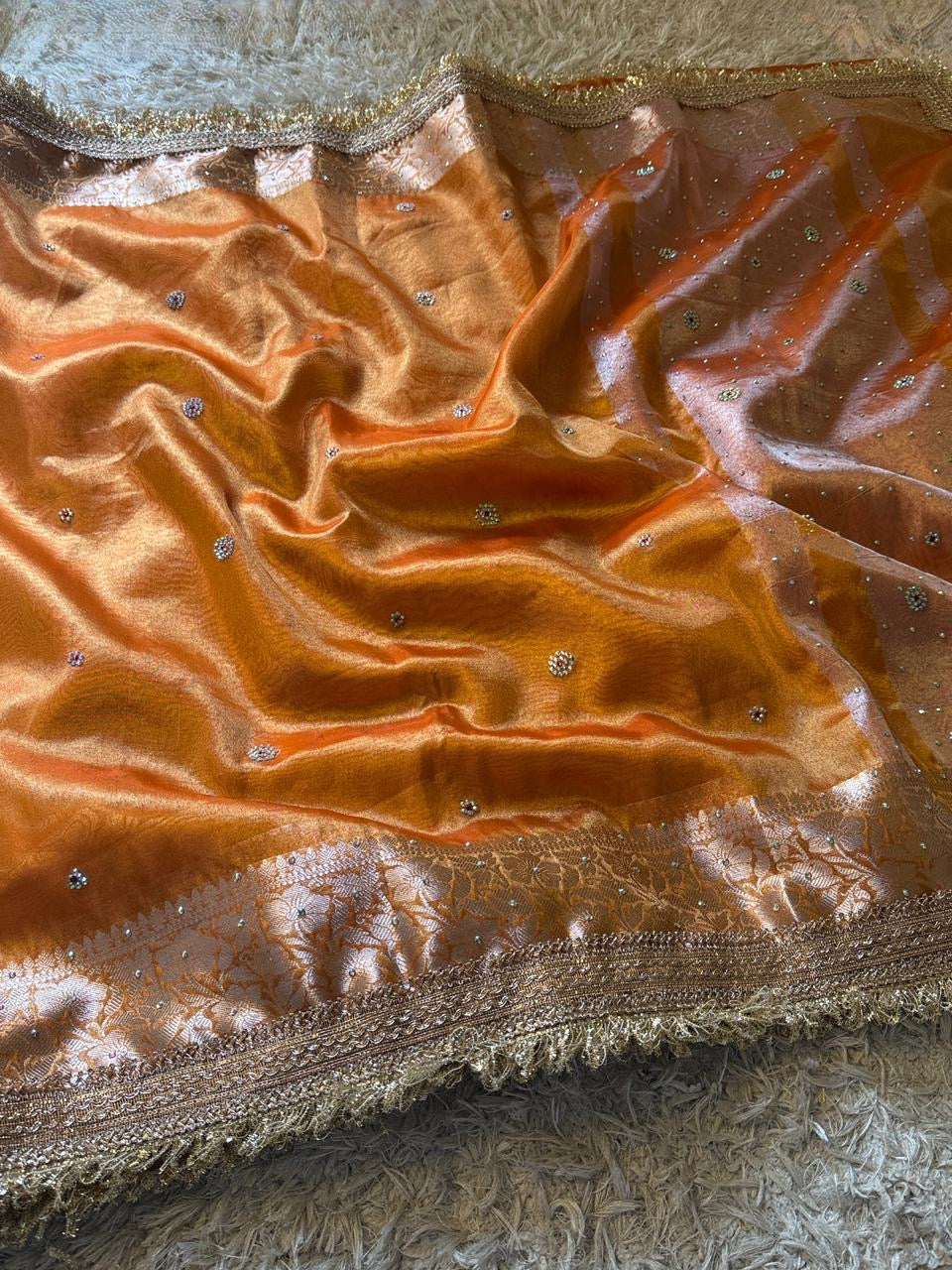 Sunehri Riwaayat Saree