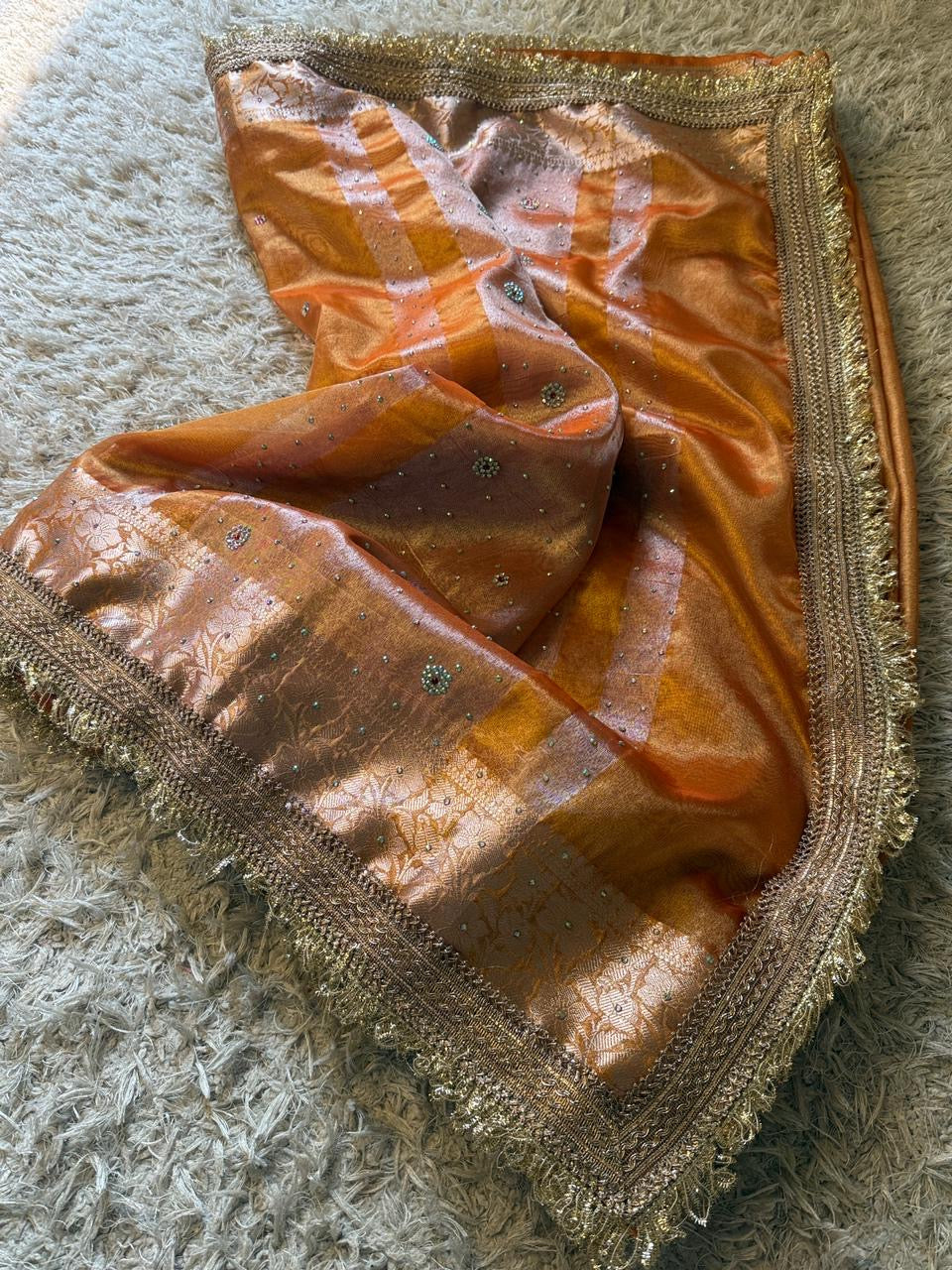 Sunehri Riwaayat Saree