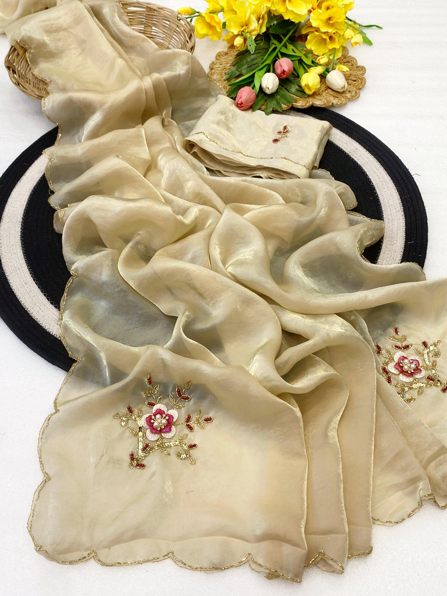 Sunehri Pankhuri Saree