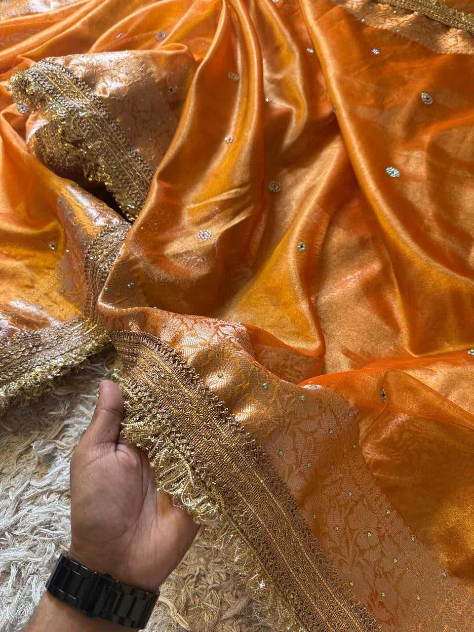 Sunehri Riwaayat Saree
