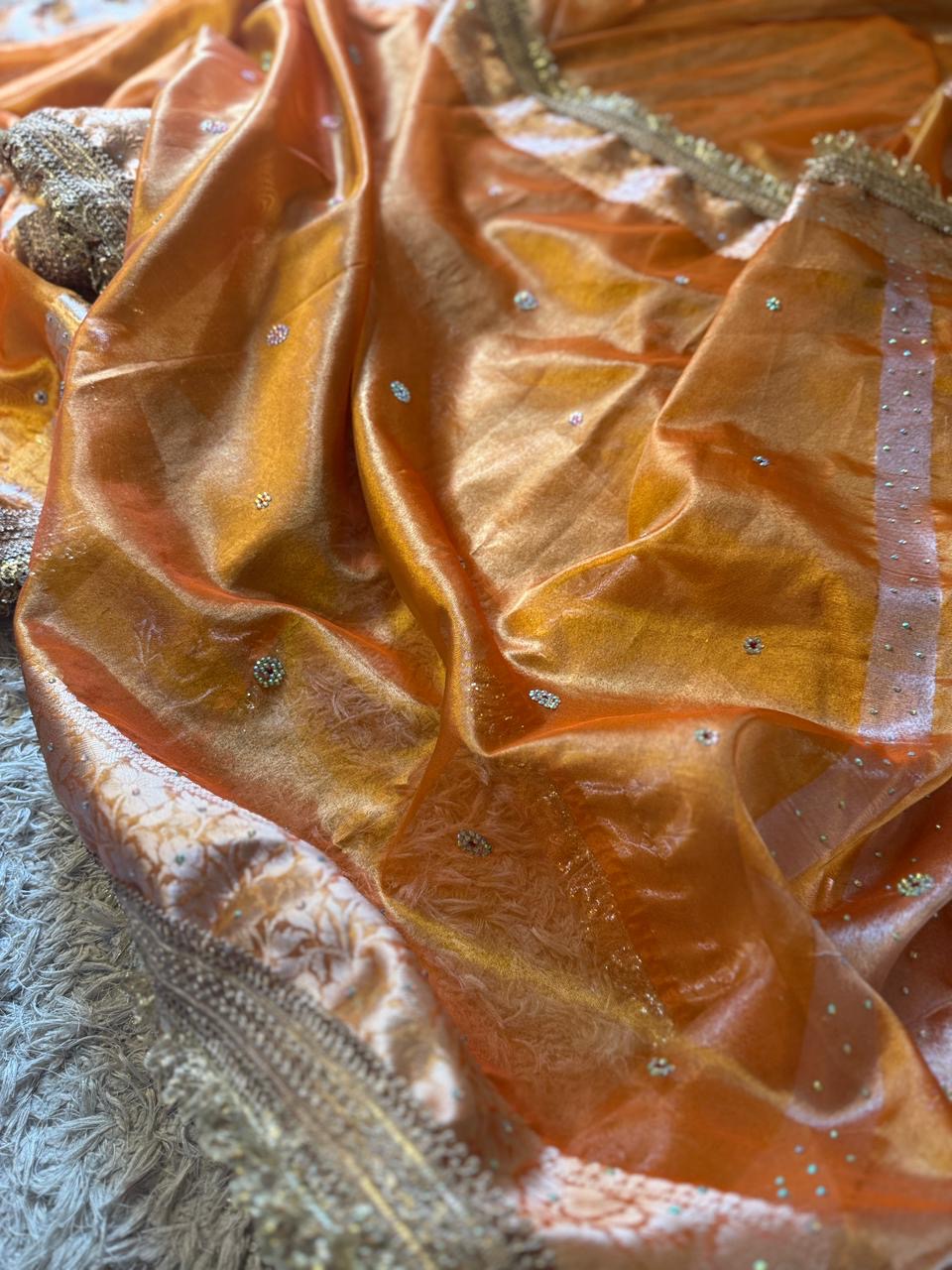 Sunehri Riwaayat Saree