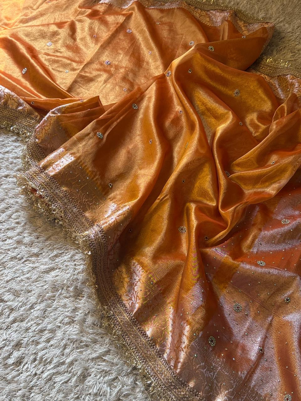 Sunehri Riwaayat Saree