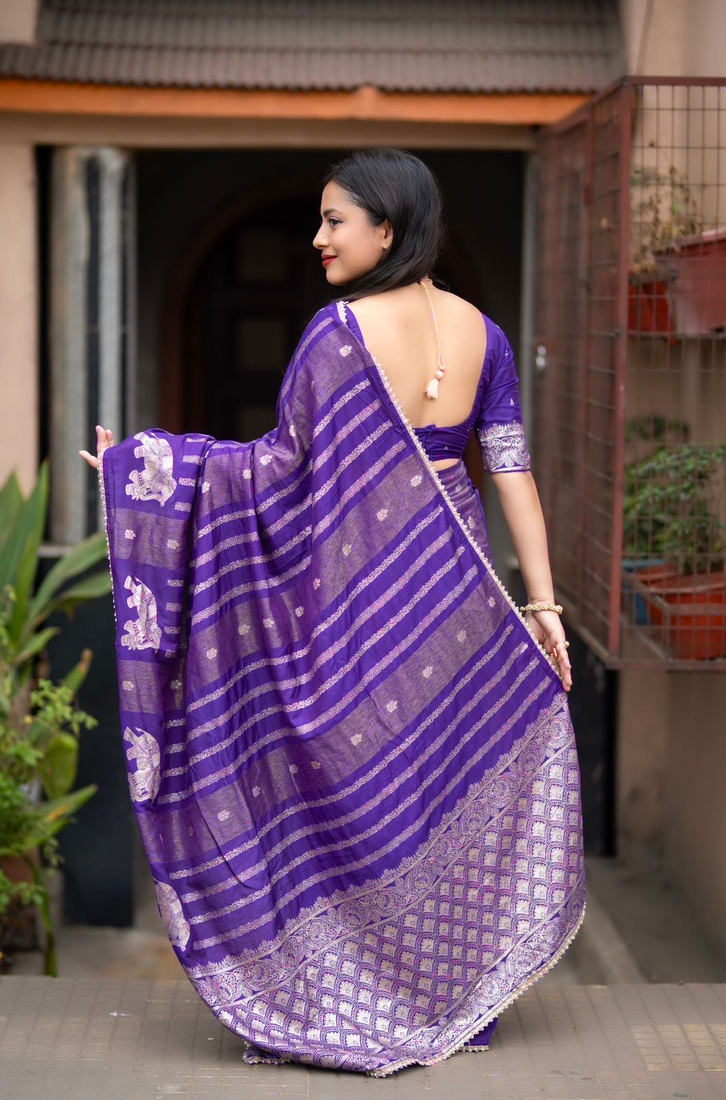 Rajsi Sunehri Saree