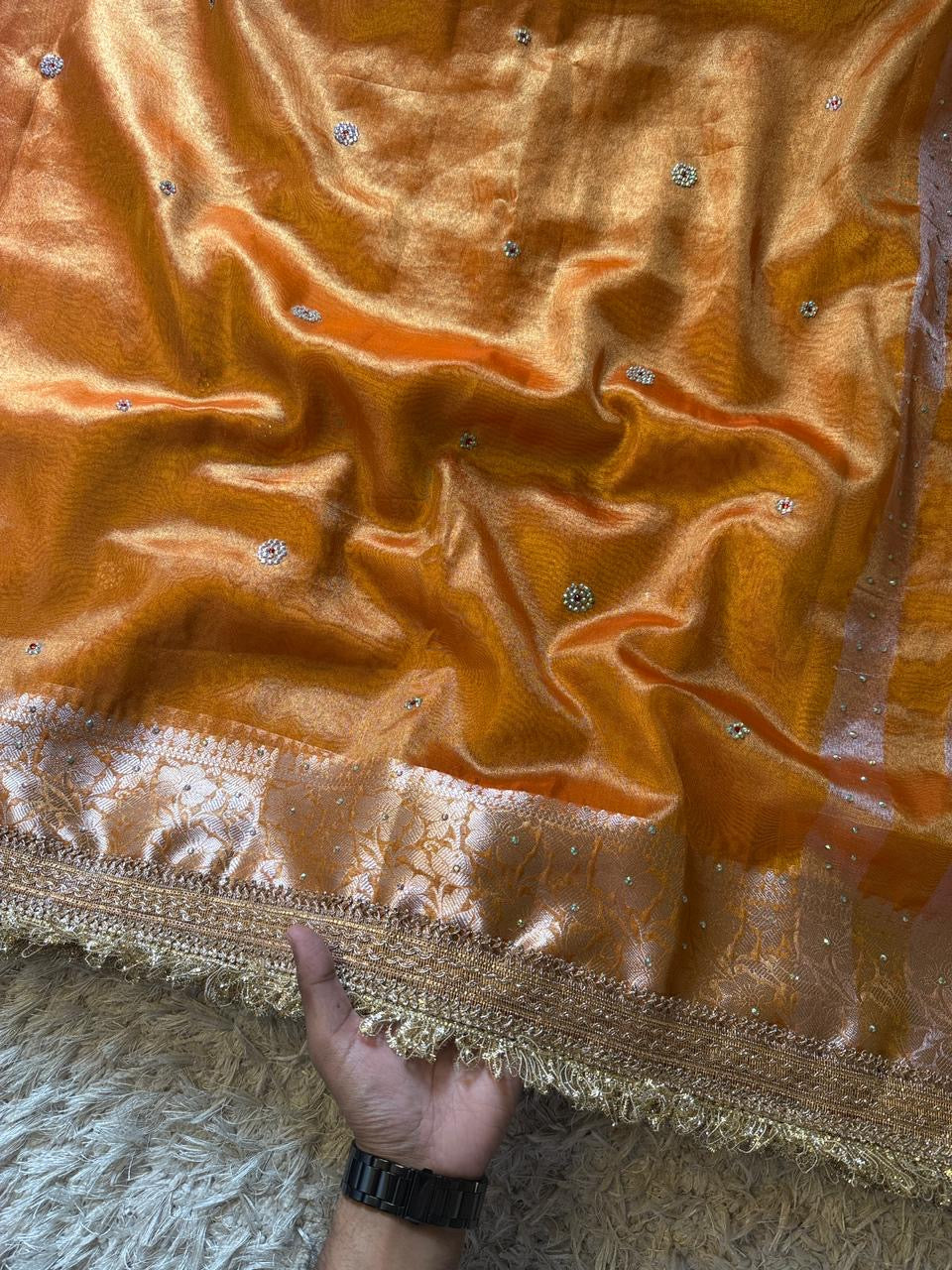 Sunehri Riwaayat Saree