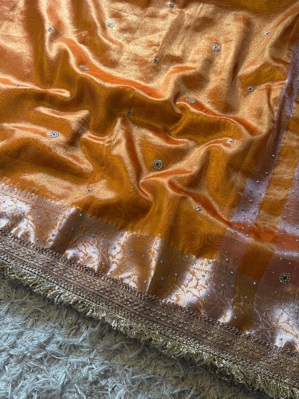 Sunehri Riwaayat Saree