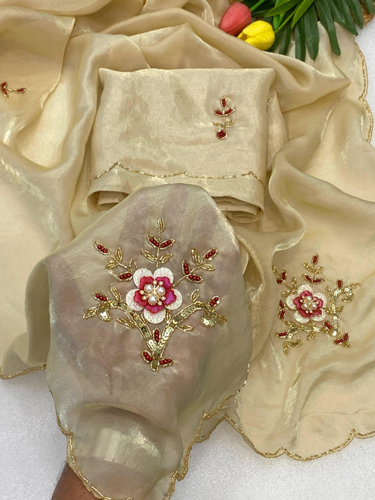 Sunehri Pankhuri Saree