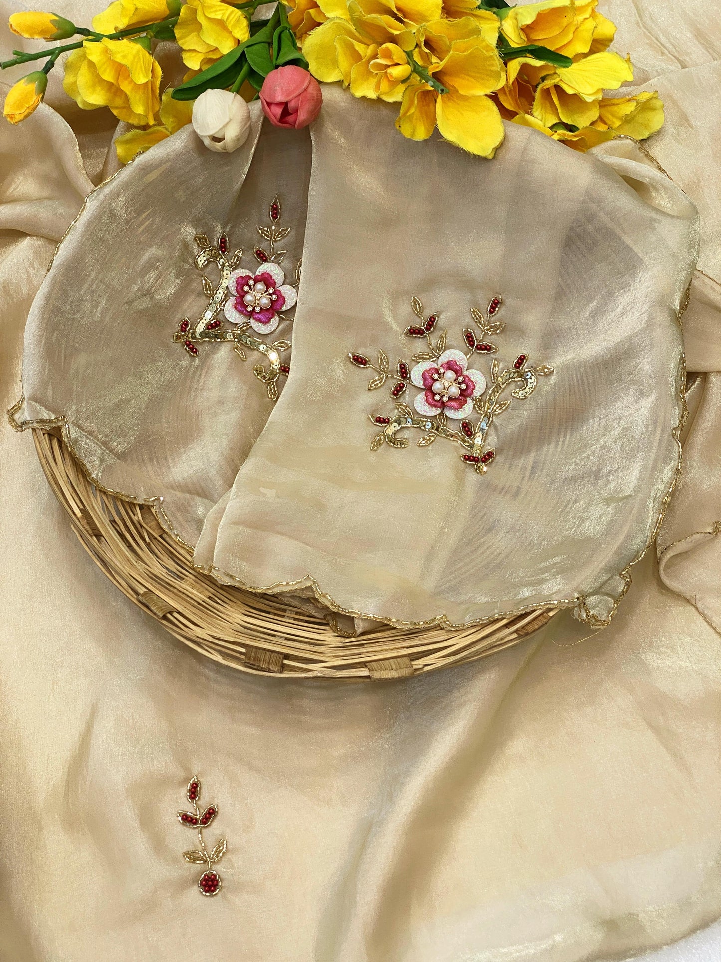 Sunehri Pankhuri Saree