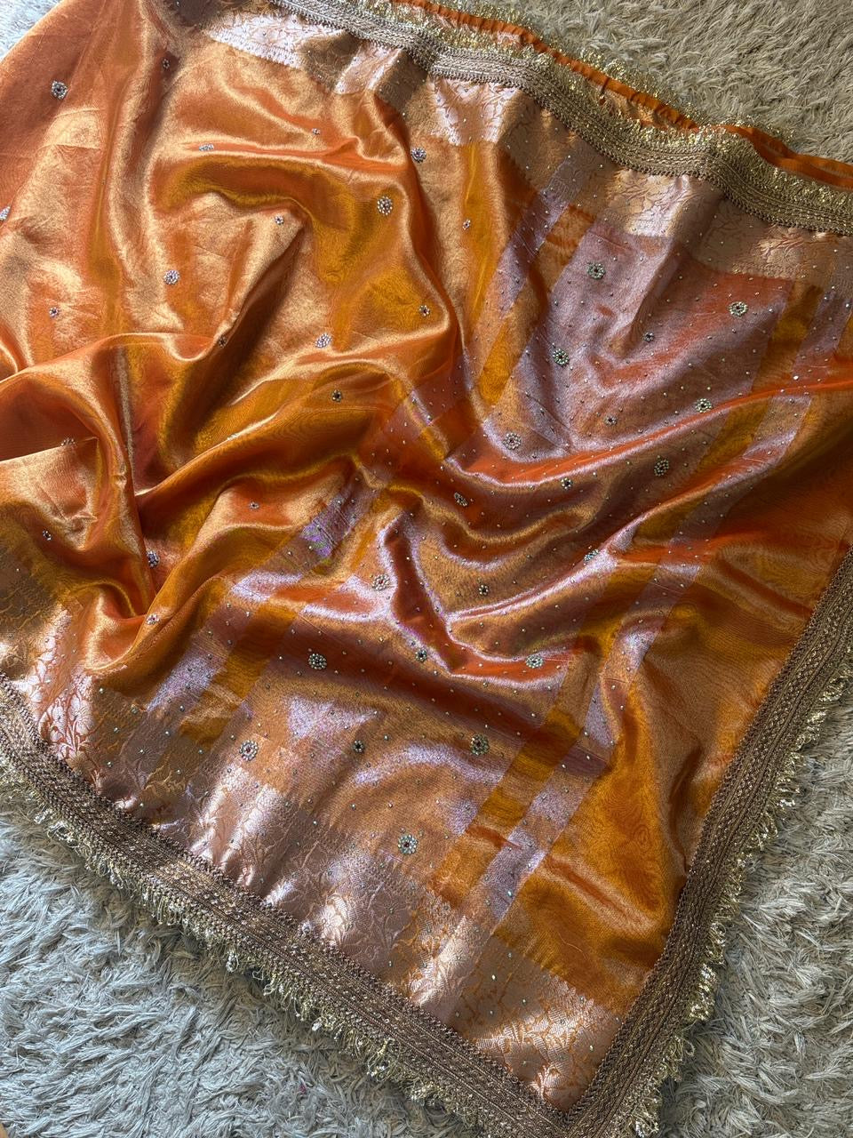 Sunehri Riwaayat Saree
