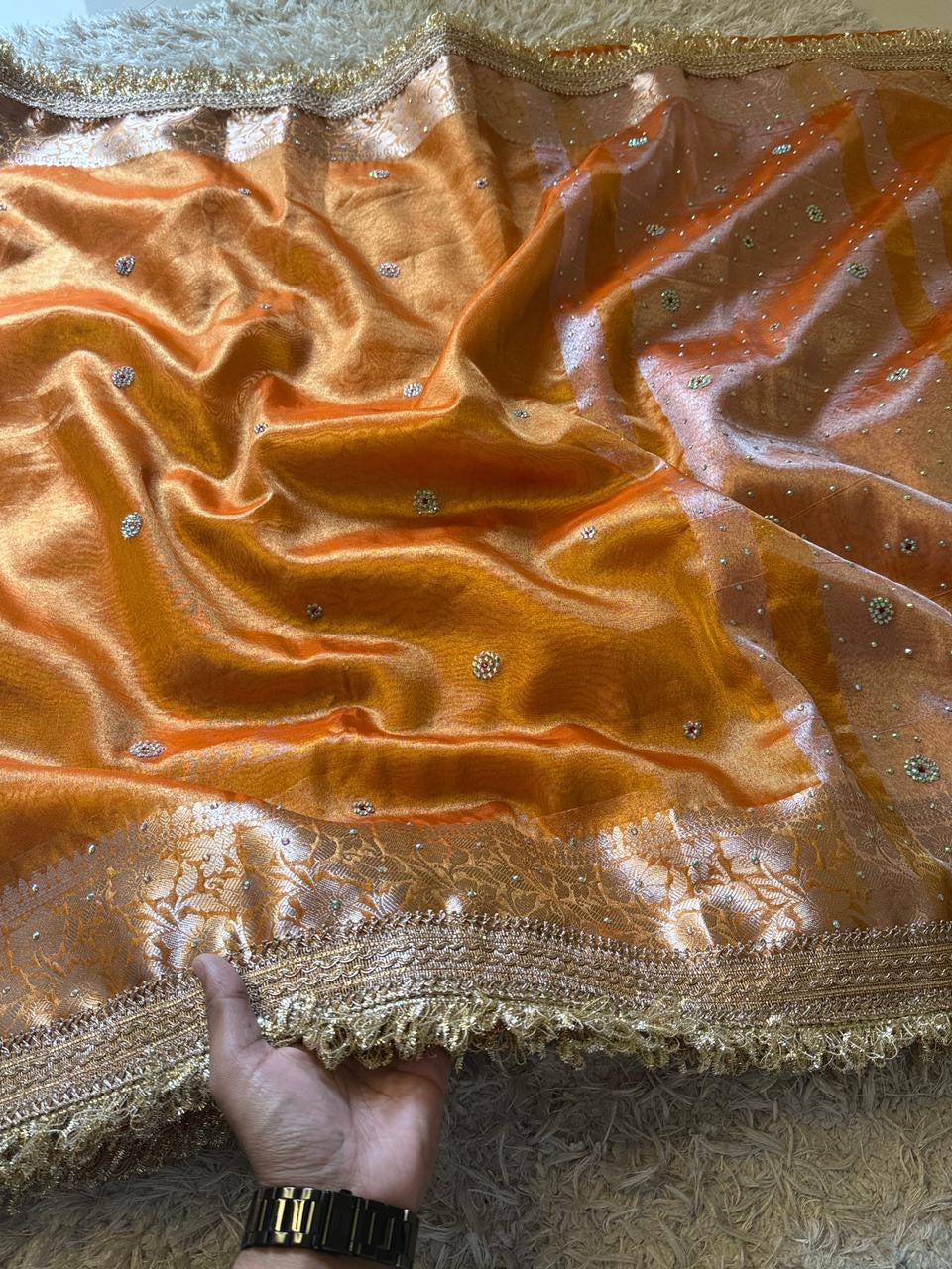 Sunehri Riwaayat Saree