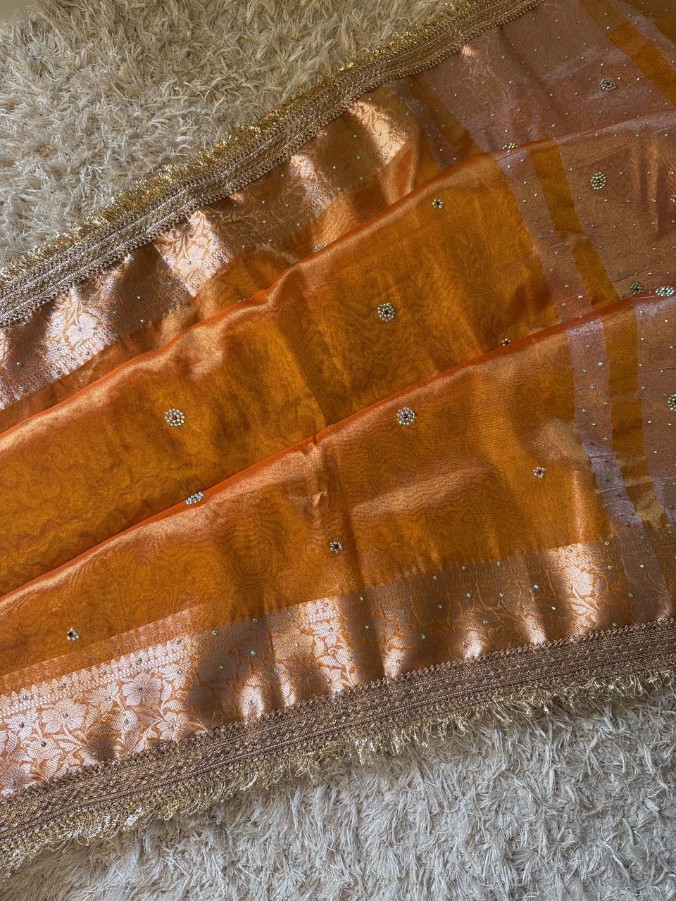 Sunehri Riwaayat Saree