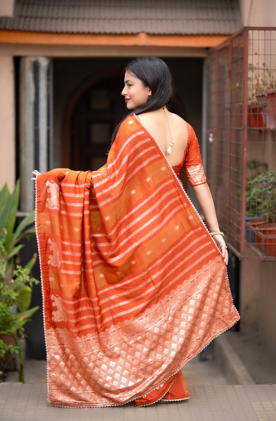 Rajsi Sunehri Saree