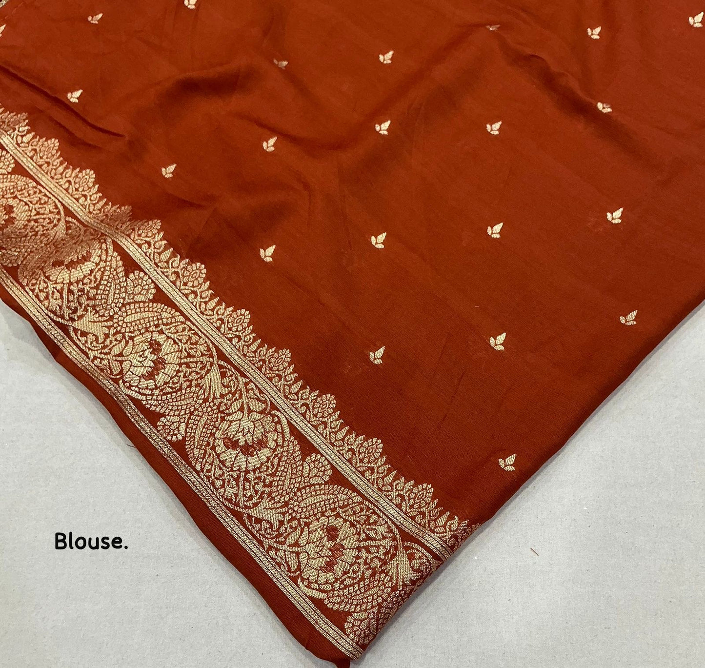 Rajsi Sunehri Saree